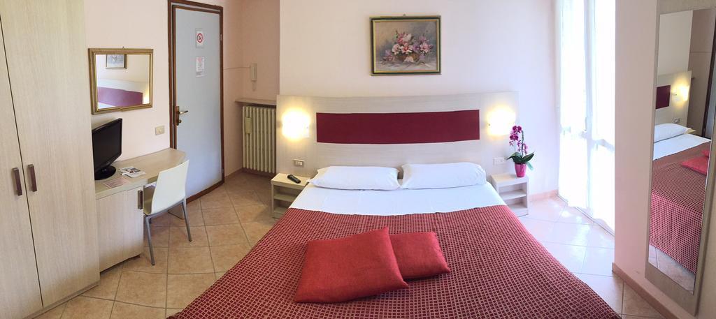 Albergo Riva Reno Di Leggiuno Exteriör bild