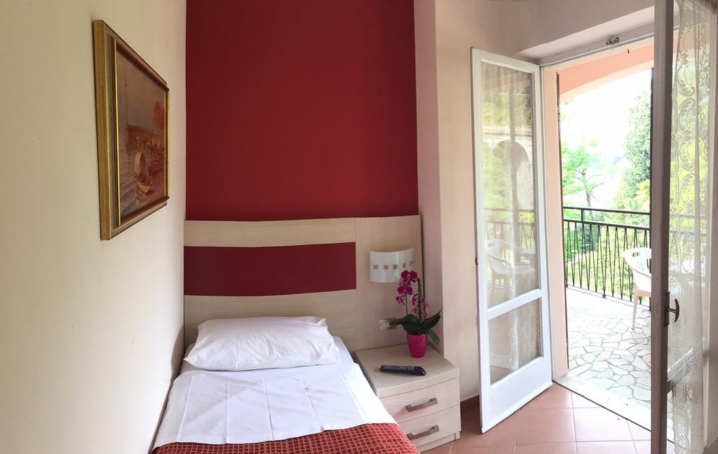 Albergo Riva Reno Di Leggiuno Rum bild