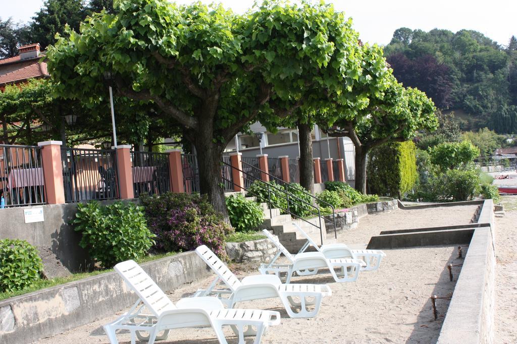 Albergo Riva Reno Di Leggiuno Exteriör bild