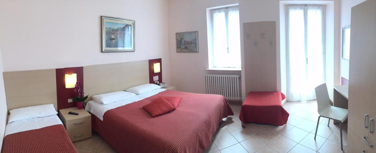 Albergo Riva Reno Di Leggiuno Exteriör bild